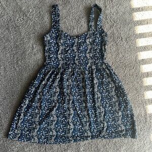 Bebop Size Medium Blue Floral Dress with 2 side pockets